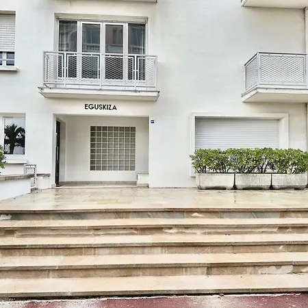 Free Parking, Ocean And Mountain View, 3br 2ba, 95 M2 Apartmán